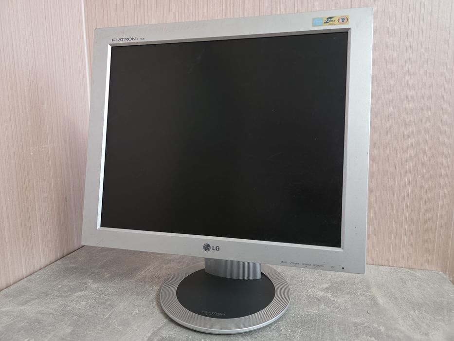 Монитор LG Flatron 17"