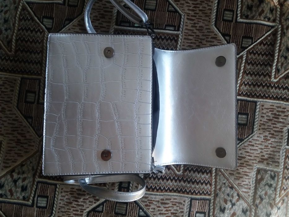 Продам дамскую сумку