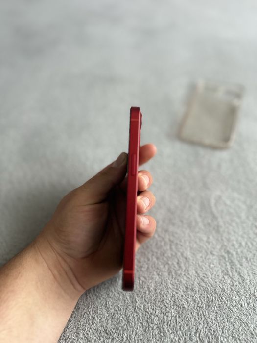 Vând iphone 13 red edition!