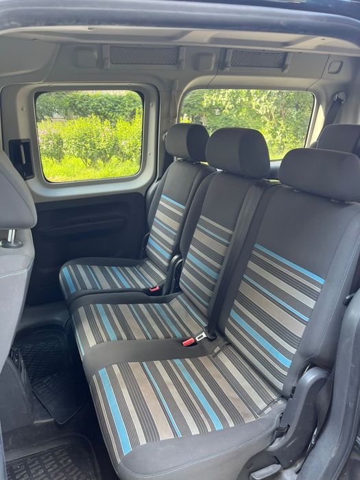 VW Caddy Maxi 1.6 TDI 105 CP, 7 locuri, 2012, cutie manuală