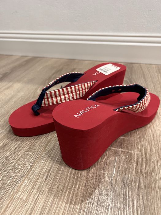 Продам босоножки и сланцы