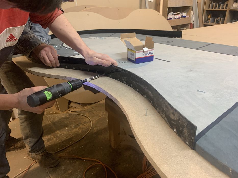 Mese poker ruleta blackjack remi scaune jetoane totul pentru Casino