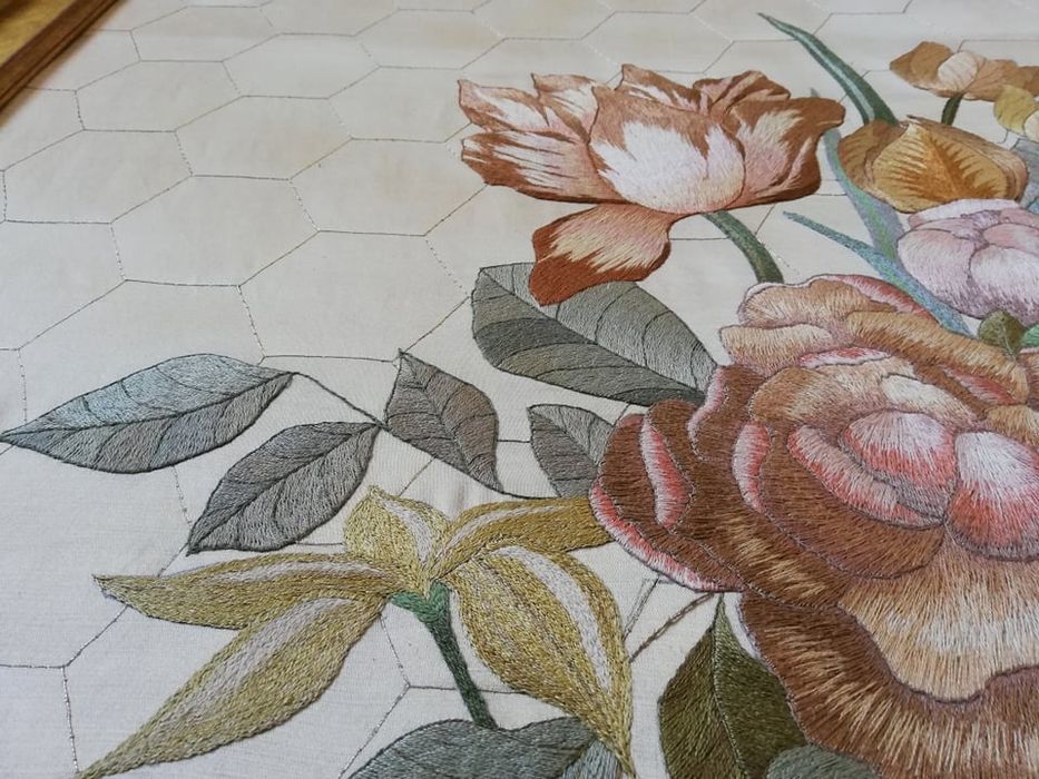 Broderie manuala "Gradina cu lalele"