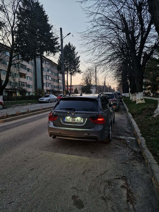 Mașina BMW 320…..