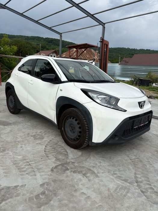 Bara fata capota faruri toyota aygo x
