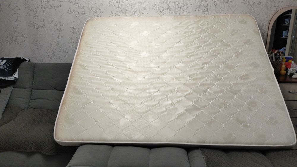 Продам матрас 160/200