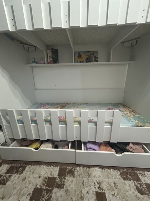 Детская двухярусная кровать