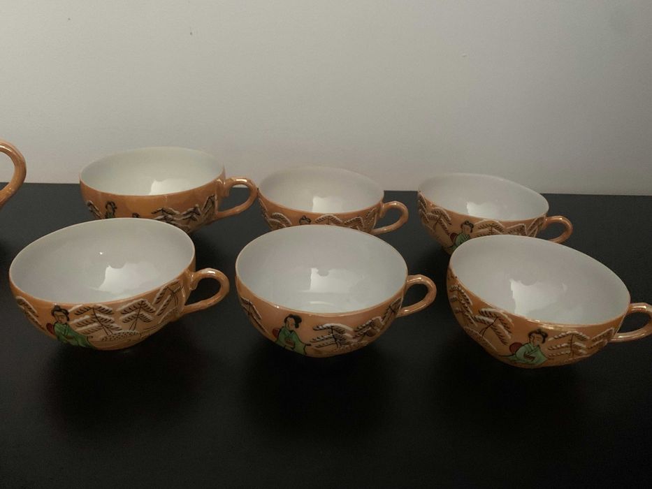 Serviciu din portelan fin Gheisa pentru 6 pers. (fabricat in Japonia)