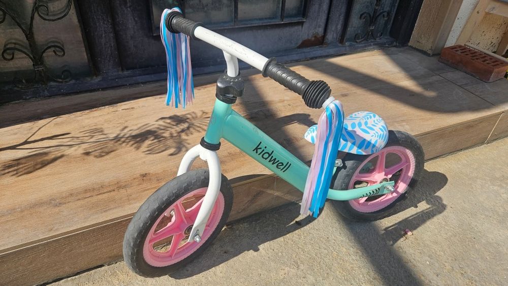 Bicicleta de echilibru fara pedale copii
Inaltimea copilului : 80-120 cm
Greutatea maxima a copilului : 30 kg