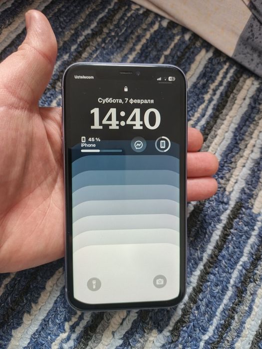 Iphone 11.   128.  70