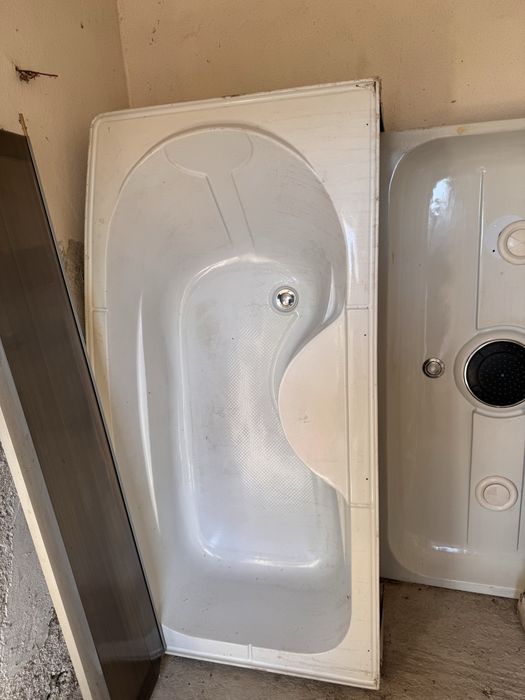 Cada cu duş de sticl