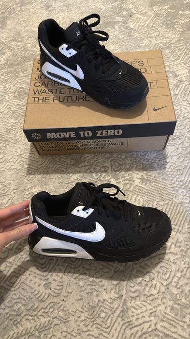 Обувки Nike черни