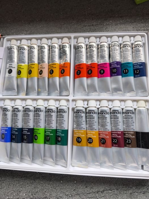 Водни и маслени бои Crelando.