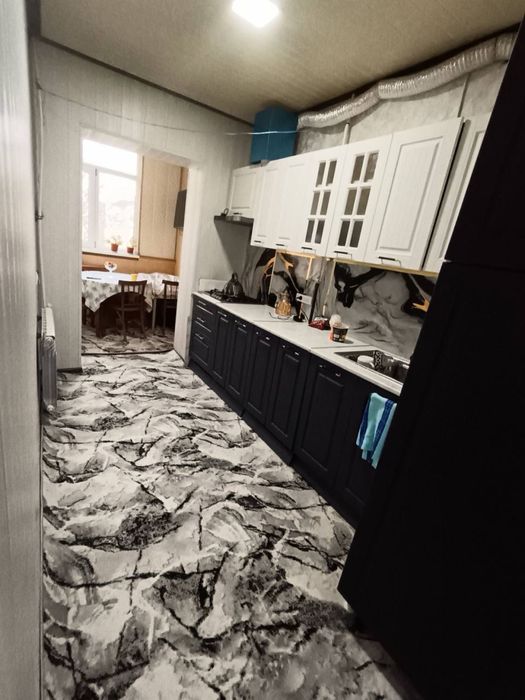 Продаётся 2 ком 8 микрорайон