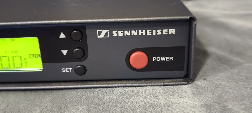 Професионален безжичен приемник Sennheiser EM 100 (G1)