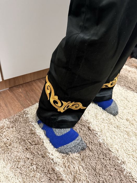 Ұлттық киім сатылады