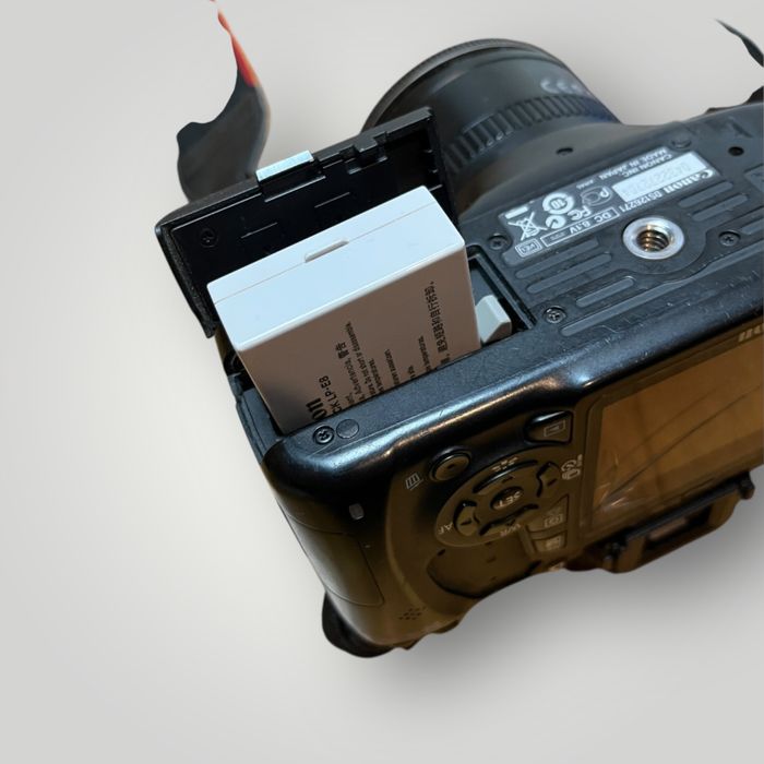 Продавам Canon 550D  + Обектив + Батерия + Зарядно