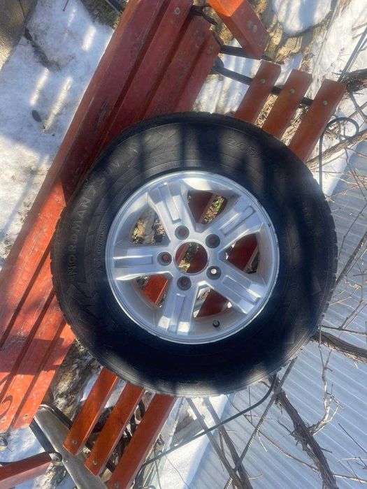 Продается  зимние шины
