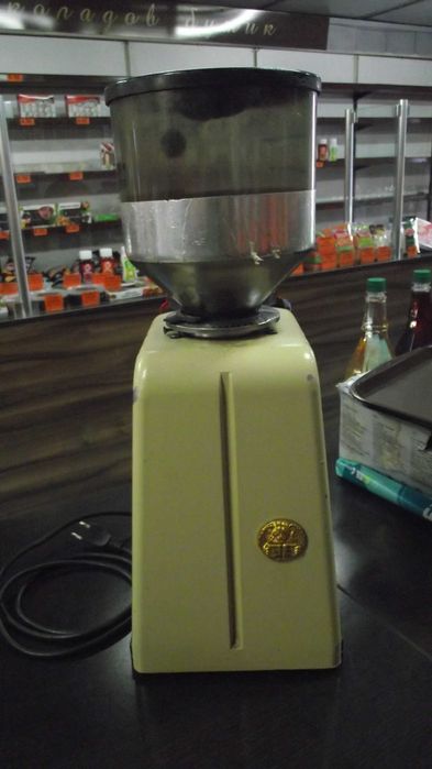 Комплект професионална кафе машина с кафемелачка.