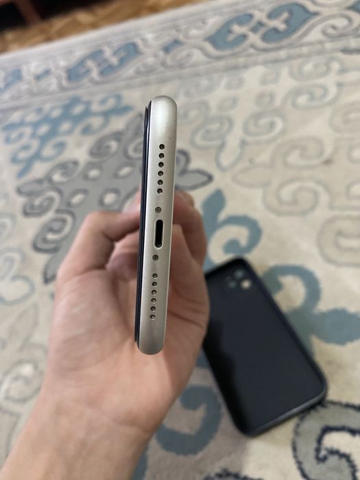 Продам айфон 11 белый