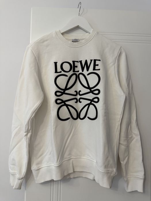 Бял пуловер на  Loewe