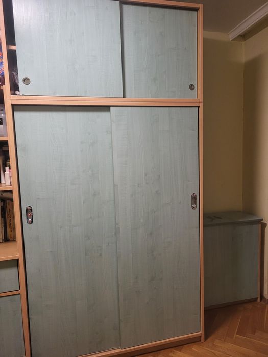 Гардероб, бюро и ракла