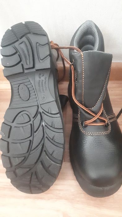 Резиновые сапоги только остались