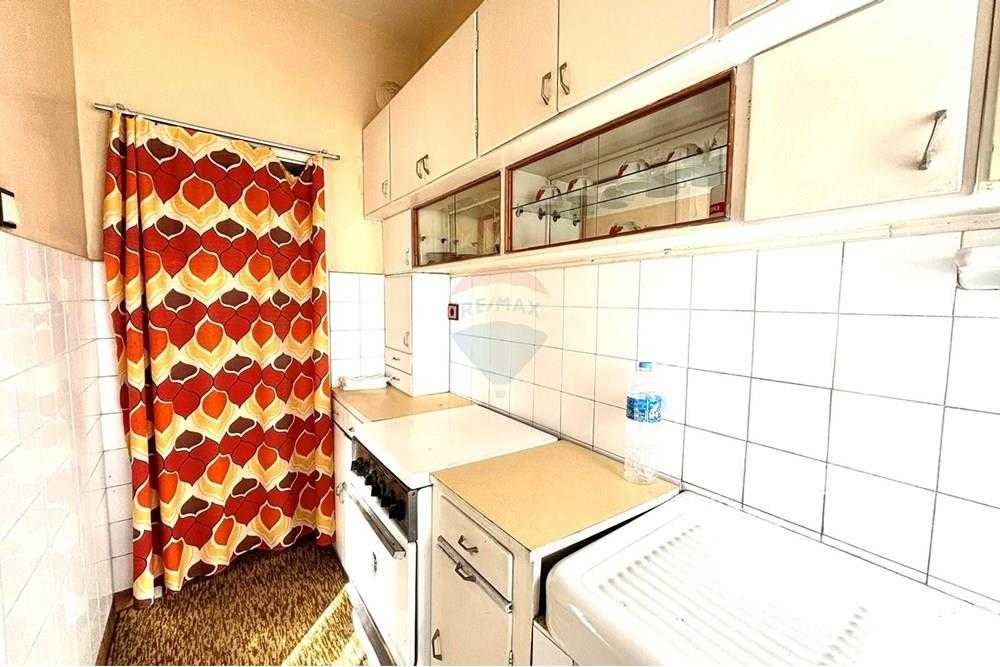 Продава се Едностаен апартамент в Шумен, Център - 94 кв.м за 1221 €/кв.м - Снимка #3