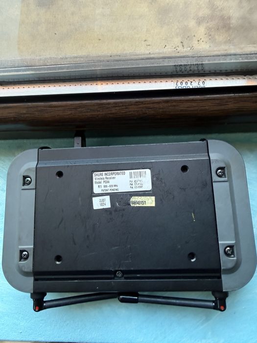 Shure SM58 Wireless – Безжичен ръчен микрофон с приемник (комплект)