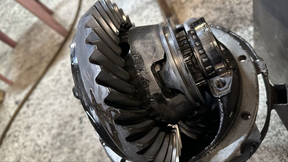 Части за Нисан Патрол - полуоски с карета, заден блокаж, резервоар