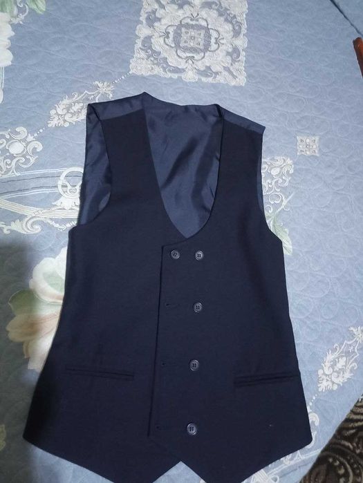 Продам жилетку в школу для подростка. Новая