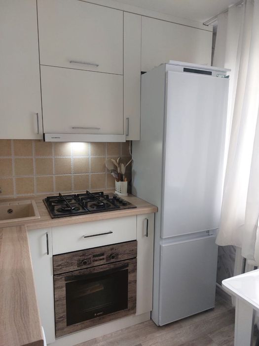 Продам 2 ух.комн кв район маг.Караван