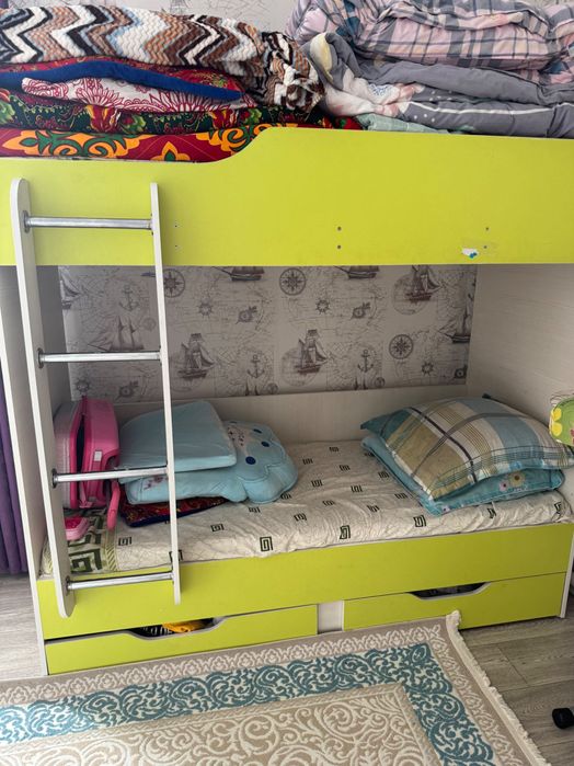 Диван, стол детский кроват сатылады.