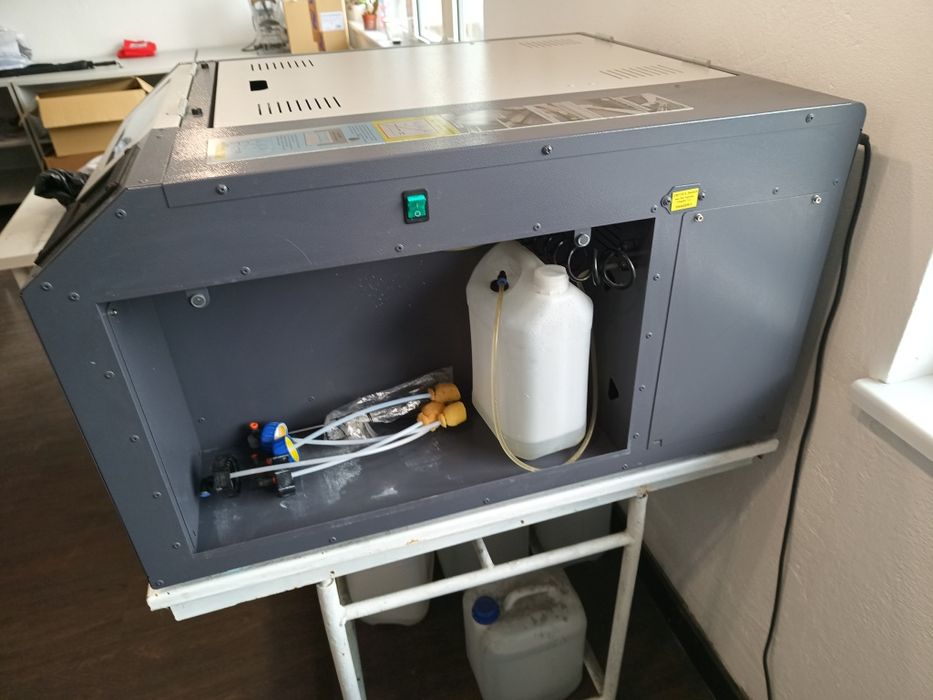 Претрийт машина Shultze за DTG печат на тениски.