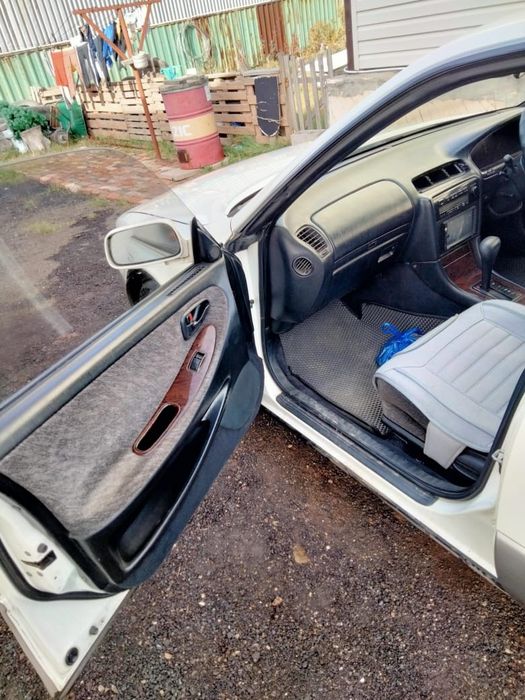 Продам автомобил Toyota vindom