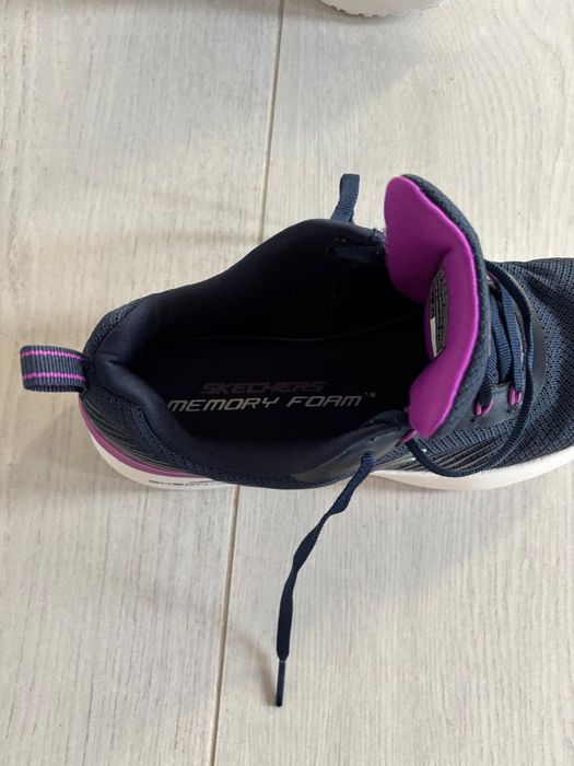 Adidasi Skechers marimea 36