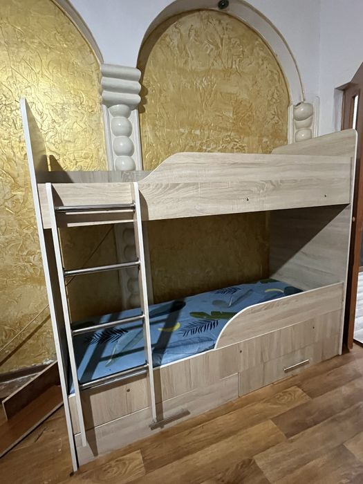 Кравать двухяростный