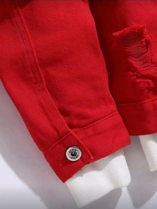 Vând geaca noua de blugi