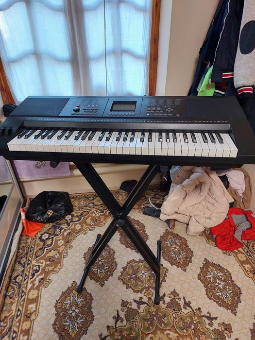 Продам новий синтизатор  профисионалний  срочна