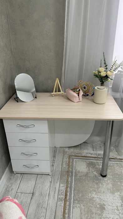 Стол письменный хорошего качества