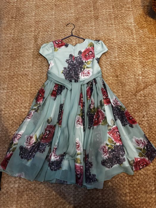 Продам платья на девочку