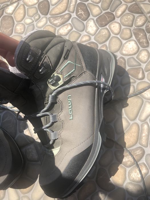 Bocanci Lowa gtx drumetii