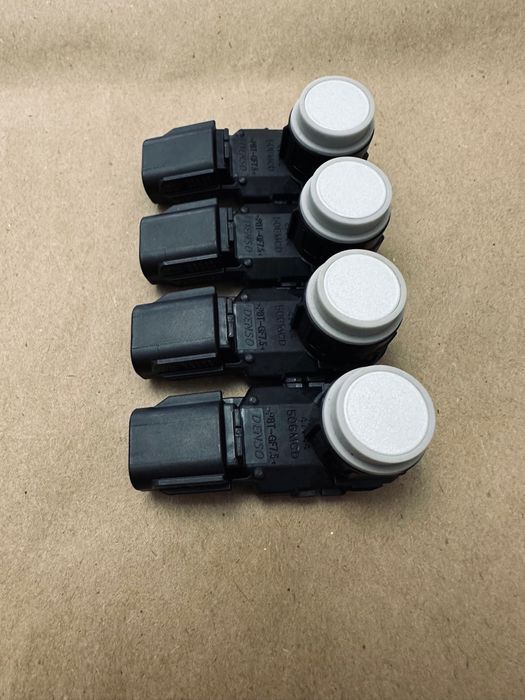 Парктроники передние на камри 70 / 75. Новые Оригинал