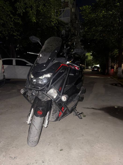 Yamaha n max skuter