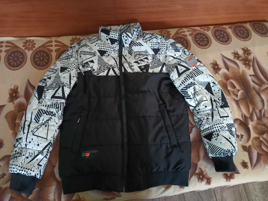 Продавам мъжко оригинално зимно яке