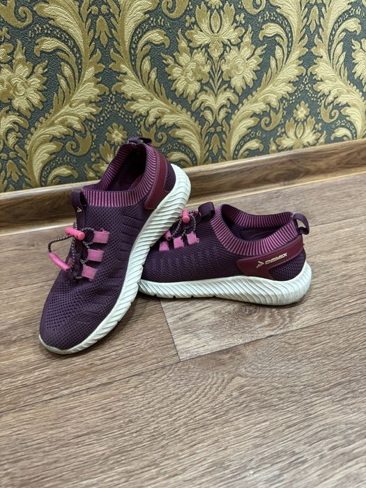 Продам спортивную обувь для девочки