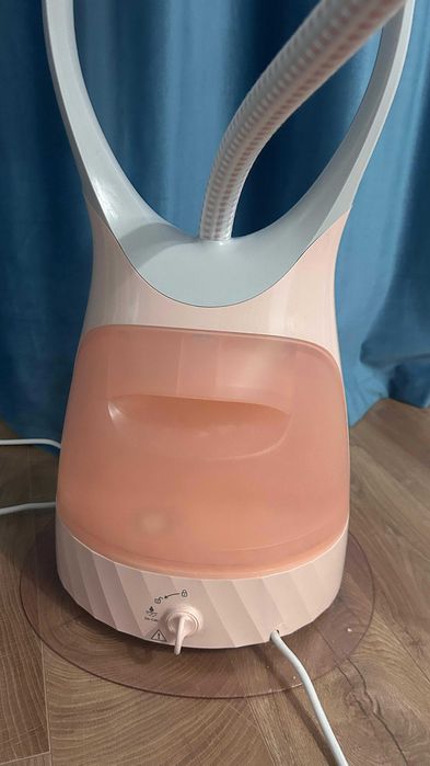 Aparat de calcat vertical cu abur Philips GC552