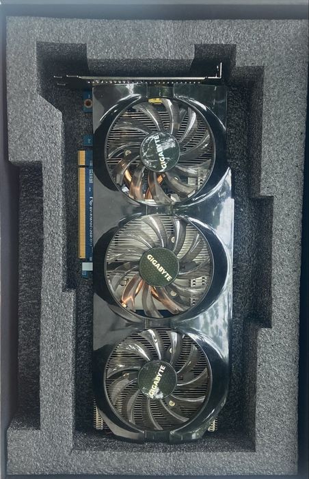Gigabyte WindForce Radeon HD 7950 видео карта