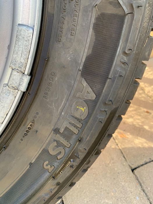 Anvelopă Michelin 195/75 R16C dot August 2024 cu jantă.