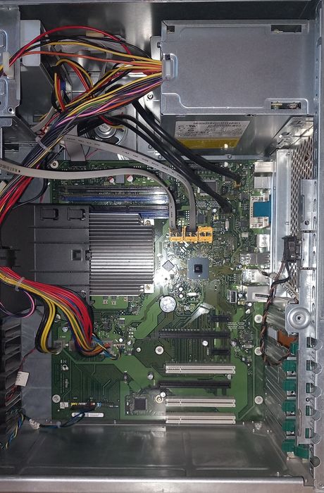 FUJITSU CELSIUS W380 ( workstation ) silențios , calitate Germană .